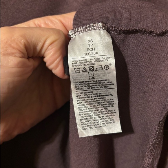 Old Navy Luxe Sleeveless Top in a mauve or brownish-purple shade. XS. Athleisure - Picture 3 of 4